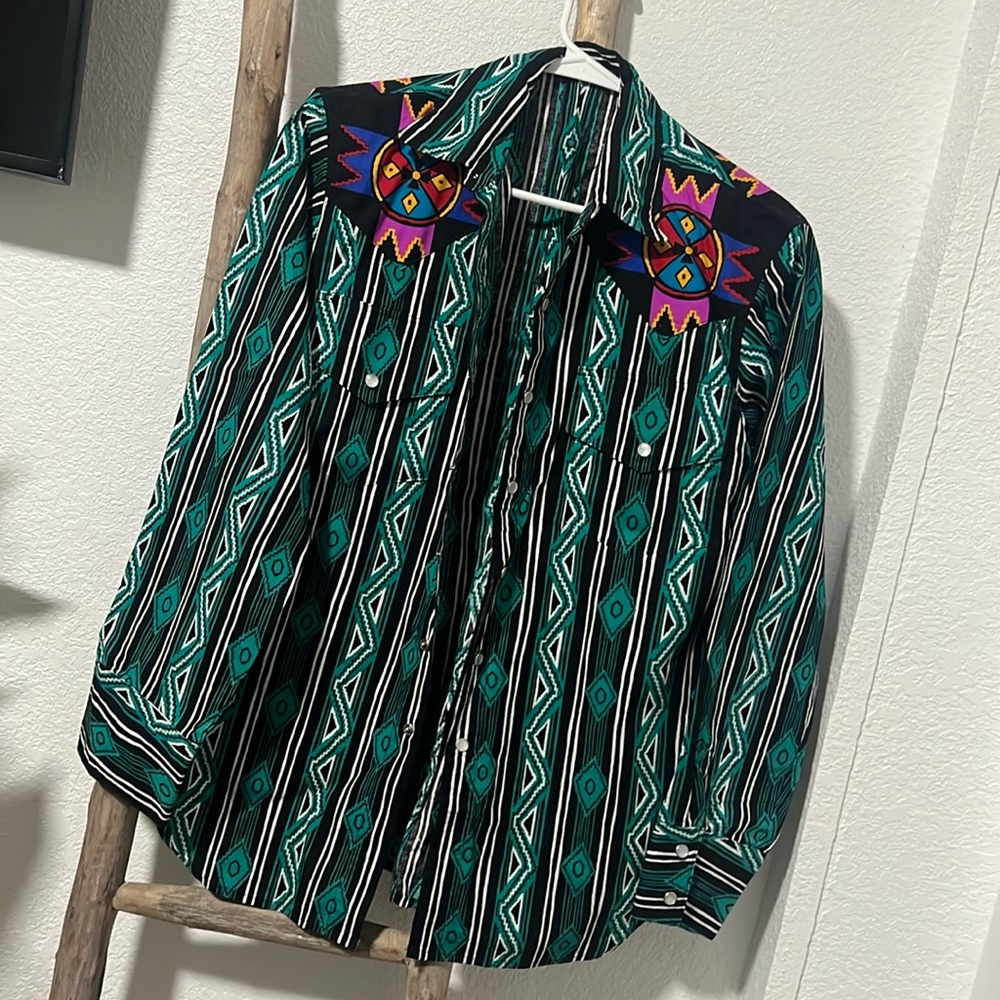 Vintage southern shirt, no size fits like a L